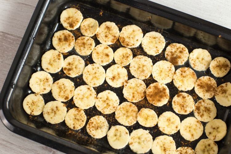 Baked-Cinnamon-Banana Chips